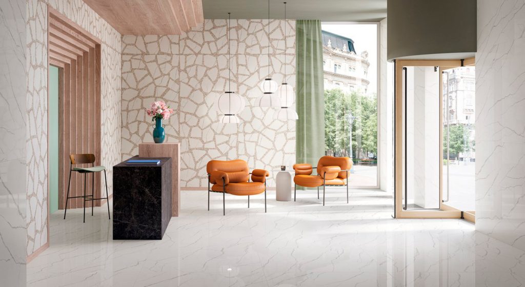 FOYER CLEAR